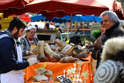 Collioure, tous les dimanches et mercredi, marché