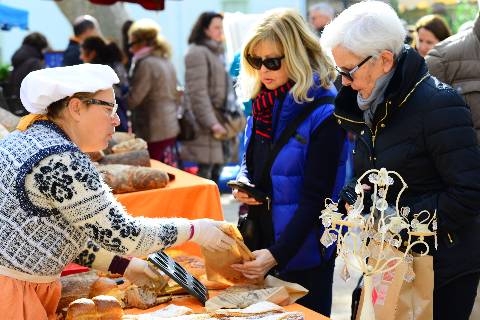 Collioure, tous les dimanches et mercredi, marché