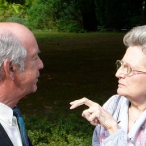 M. Roland Heyen, President - fondateur de Patrimoine Nature Malmedy, avec Mme Vin, veuve du mecene