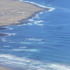 Lanzarote, la magie canarienne du noir, du blanc et du bleu