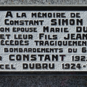Houffalize. Victimes bombardements du 6 janvier 1945. Pierre tombale.
