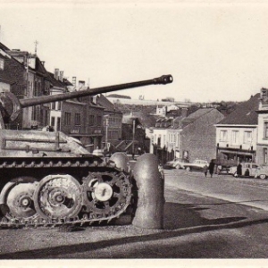 Le tank, monument mis a l'honneur par les Houffalois au centre ville (Photo Ph Elias)