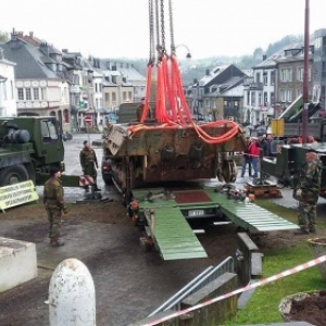 Der Tank verlaesst Houffalize zu seiner Renovierung. Foto: Philippe Jaeger Elias Chief Research Officer.