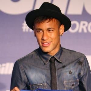 Neymar qui est, comme chacun sait, un footballeur.