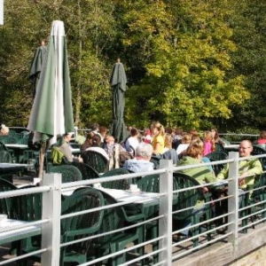 sur la terrasse de la Fosse d'Outh, pour la jatte qui suit le repas 