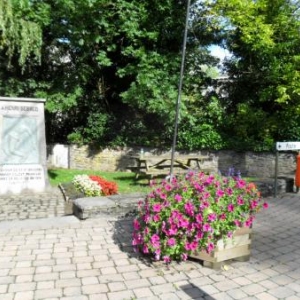 2.Le monument au grenadier Sebald.