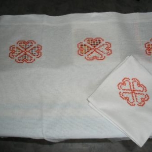 8. nappe avec serviettes assorties, broderies masloul de Tibhirine, fait-main