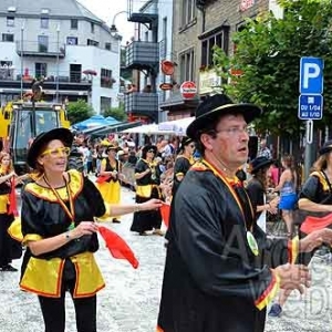 Houffalize, rue du Pont, un jour de carnaval. Image ardenneweb