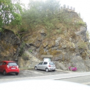 Rochers, interieur de la ville.