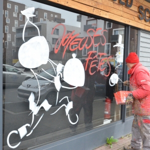 peinture de Noël sur vitrine au rouleau par Jean-Marie Lesage