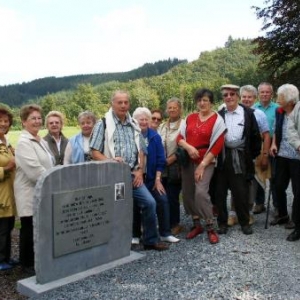 devant le monument Louis Dislaire (Ermitage)