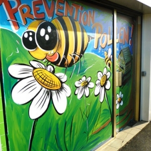 decoration vitrine pharmacien pollen