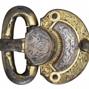 Boucle de ceinture, Kölked (Hongrie), 1e moitié VIIe siècle, bronze doré, argent et nielle, HNM