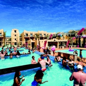 Le Riu Santa Fe présente son nouveau concept de divertissement pour tous avec les Riu Pool Party et le Splash Water World