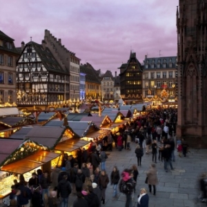 Strasbourg. Marche_de_Noel_place_de_la_Cathedrale_3_-_Christophe_Hamm_OTSR_539b1d9fb5a1c84e86a217e72f166bf7