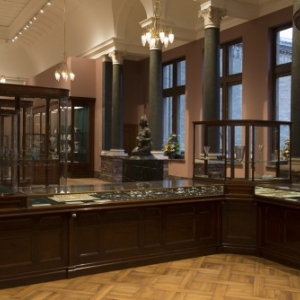 La joaillerie Wolfers Frères, dessinée et conçue par l’architecte Victor Horta au Musée du Cinquantenaire à Bruxelles.