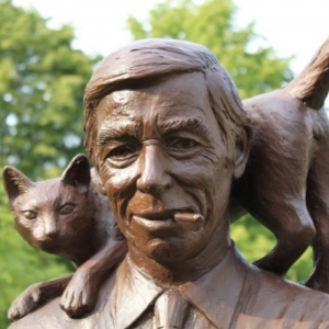 "Herge" et son chat sculptes par Tom Frantzen (c) Jean-Jacques Procureur