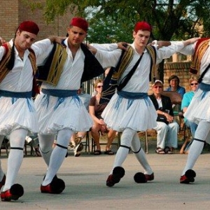 Danser le « sirtaki », en Grèce