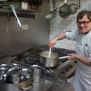 Andre Le Letty, dans sa cuisine du "Bistrot du Maquis", a Paris    