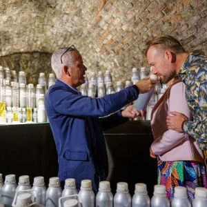 Le parfumeur assurant les visites guidées © Photo : « Explore Meuse »