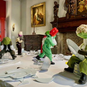 Les « Minitos » à table © Jean-François Fourtou © "Utopia"-"Lille 3000/"Musée de l'Hospice Comtesse"