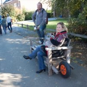 Sur un Banc-Brouette