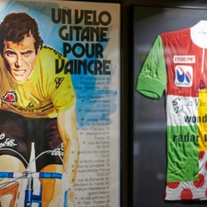 Bernard Hinault et son maillot du "Combine"
