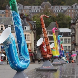 Les Saxophones geants du Pont Charles de Gaulle