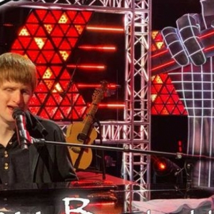 Lou B. 1/2 finaliste à « The Voice Belgique » © « RTBF »/2021