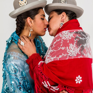 « Beso de Chola » (2016) ⓒ Adriana Elena Bravo Morales ⓒ Photo : Tony Suarez