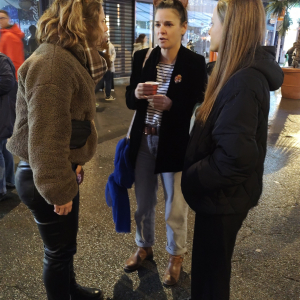 La bourgmestre f.f., Charlotte Bazelaire, & Charlotte Deborsu, députée à la Chambre des représentants ⓒ Ph. : M. Lecocq