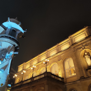 Place du Théâtre, avec l' « Ice World », en avant plan ⓒ Photo : Murielle Lecocq
