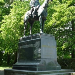 Cassel : Statue equestre du Marechal Foch. Il dirigea les combats depuis cette ville