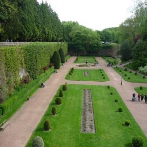 St Omer : le magnifique jardin public qui a ete amenage a la fin du 19eme siecle dans la seule partie des remparts conserves a cet effet lors de leur demantelement