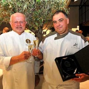 Robert Van Duuren, President des Maitres-Cuisiniers de Belgique et Olivier Accindinus, laureat du concours.