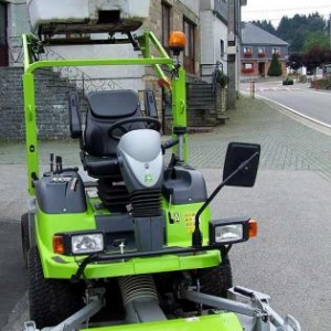 Gamme professionnelle en tracteurs tondeuses. 