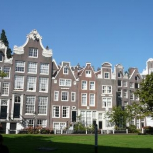 Amsterdam : traversee du beguinage, havre de silence