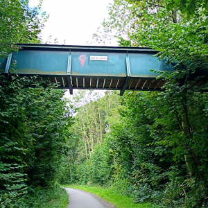 Passerelle à l'entrée d'Aubel