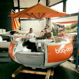 « GRILL  ISLAND » : le BBQ flottant (de fin juin à fin septembre )  