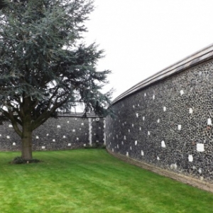 Le mur du cimetiere de Passendaele  " Le Tyne Cot "