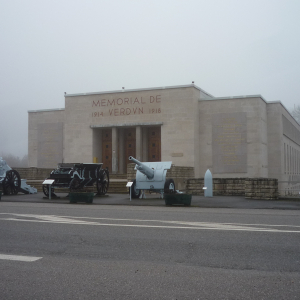 Ossuaire de Douaumont ( photo : F. Detry ) Ossuaire de Douaumont ( photo : F. Detry )