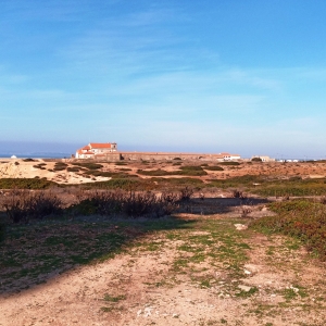 Vue imprenable sur la plage dos Lagosteiros en contre-bas ( Photo F. DETRY)