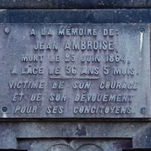 38) L’obélisque de Jean Ambroise ( Photo F. Detry ) 