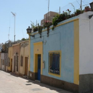 AW 020008 Almeria : maisons colorees du quartier des pecheurs  "le Chanco "