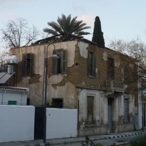 Batiments abandonnes a proximite de la zone frontaliere