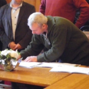 Signature de la Charte par M. Fassin