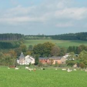 Chateau medieval ou sejournaient les responsables de la construction du canal de Bernistap