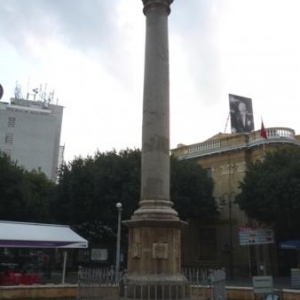 La colonne venitienne dans le square Ataturk