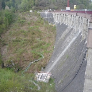 Le mur du barrage ( cote vallee )