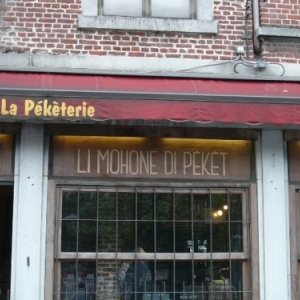 Liege : la maison du peket ( genievre de grain) qui est la boisson favorite de Tchantches